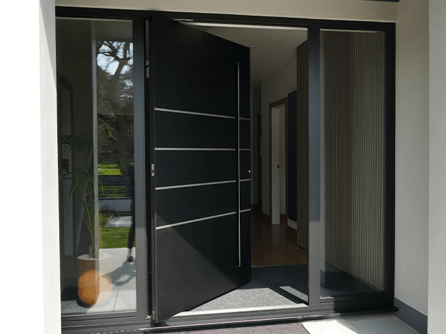 RK170 Pivot Door Black Noir